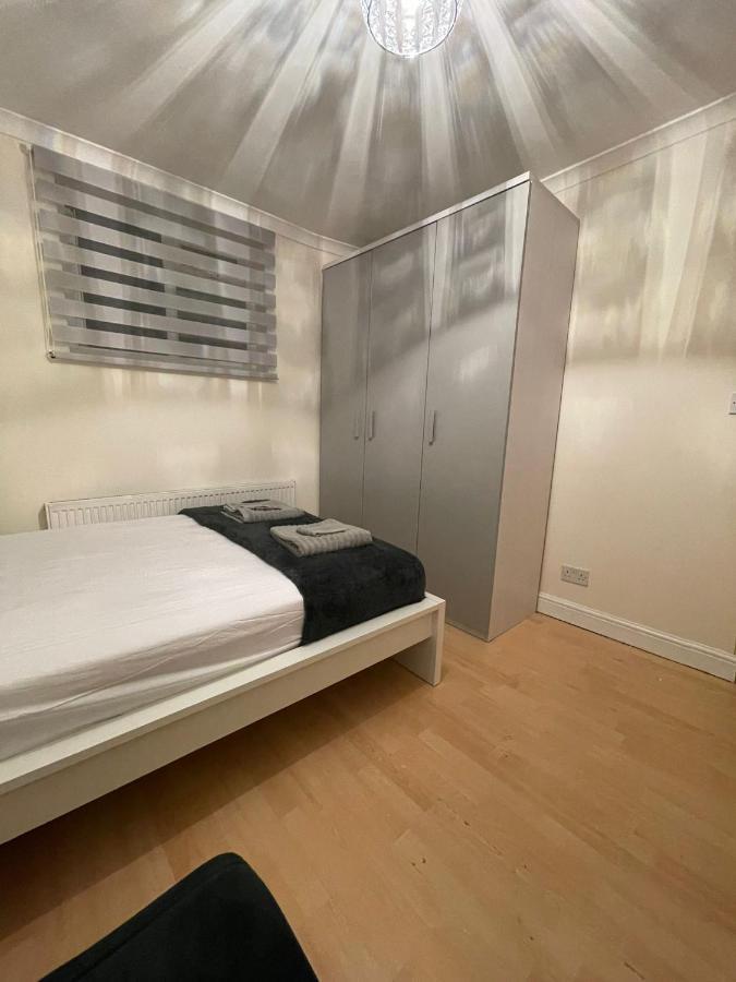 Entire 3 Bedroom Home - Minutes To Emirates Stadium! 런던 외부 사진