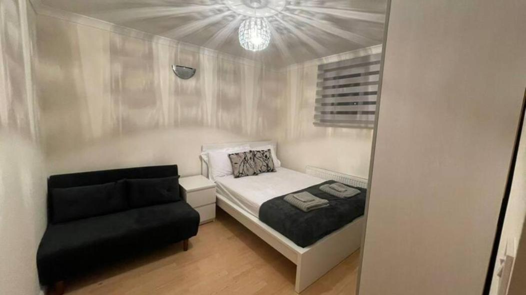 Entire 3 Bedroom Home - Minutes To Emirates Stadium! 런던 외부 사진