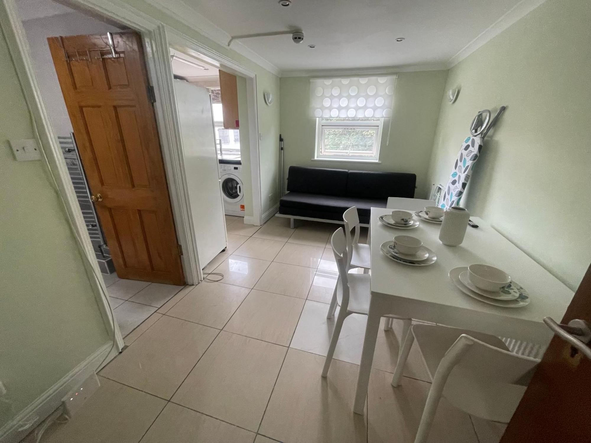 Entire 3 Bedroom Home - Minutes To Emirates Stadium! 런던 외부 사진